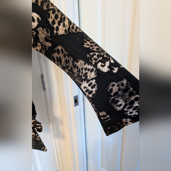 Hamilton Black Cheetah Floral Patterned Top - Picture 5 of 9